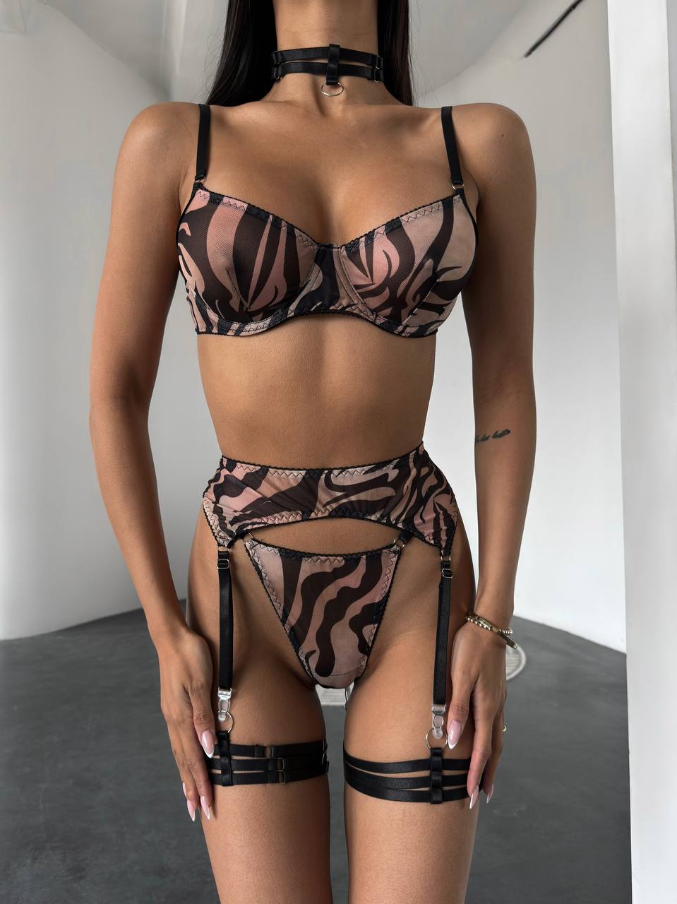 Animal Print Lingerie Set with Harness Details – Bra, Panties, Garter Belt & Thigh Straps