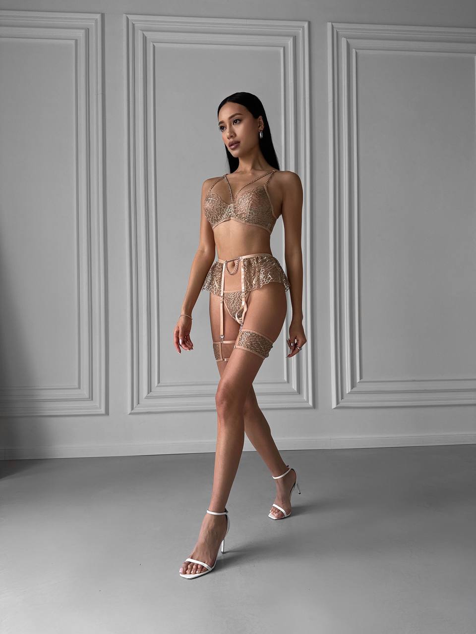 Champagne Lace Lingerie Set with Chain Detail – Bra, Panties & Garter Belt