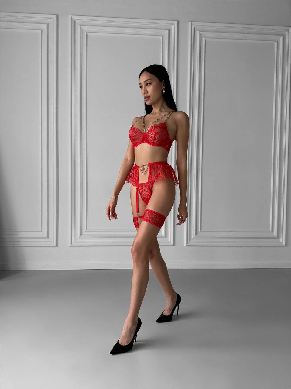 Red Lace Lingerie Set with Chain Detail – Bra, Panties & Garter Belt